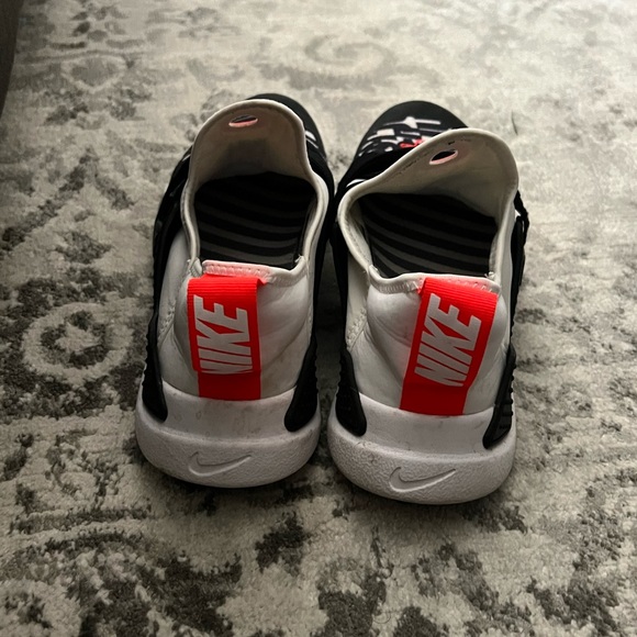 Boys Nike shoes - Picture 3 of 7